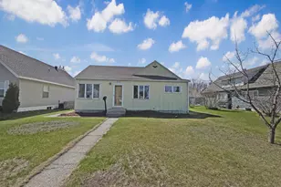 939 Duluth Ave N, Thief River Falls, MN 56701 - Photo 2
