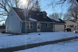 935 4th St NE, Sibley, IA 51249 - Photo 2