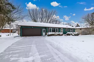 380 Barry Dr, Owatonna, MN 55060 - Photo 2