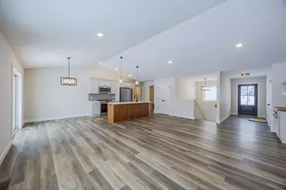 1660 Squirrel Way, New Richmond, WI 54017 - Photo 4