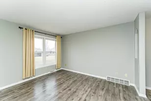 712 Memorial Dr, Spring Valley, MN 55975 - Photo 8