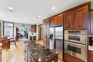 3020 Carey Heights Dr, Maplewood, MN 55109 - Photo 6