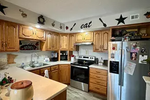 126 W Warren St, Luverne, MN 56156 - Photo 4