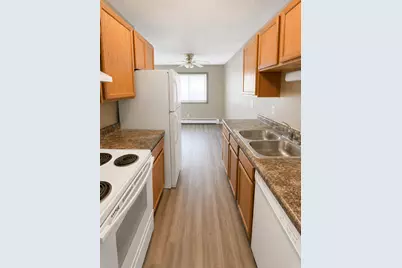 901 Pearl Avenue, Marshall, MN 56258 - Photo 2