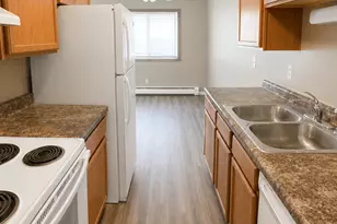 901 Pearl Ave, Marshall, MN 56258 - Photo 2