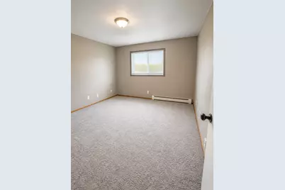 901 Pearl Avenue, Marshall, MN 56258 - Photo 4