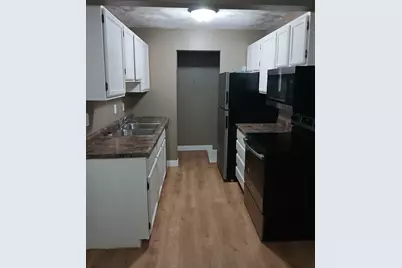 901 Country Club Drive #302, Marshall, MN 56258 - Photo 2