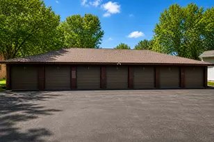 901 Country Club Dr, Marshall, MN 56258 - Photo 14
