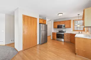 2121 Southwind Rd, Maplewood, MN 55109 - Photo 8