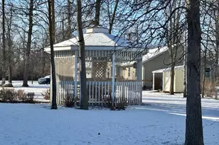 111 Oakwood Ct, Thief River Falls, MN 56701 - Photo 4