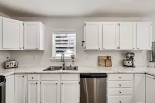 310 Maple Dr, Spring Grove, MN 55974 - Photo 8