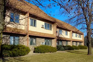 910 Hengen St, Fairmont, MN 56031 - Photo 2