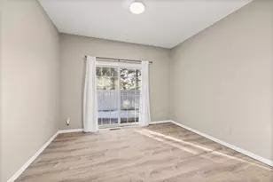 401 Hickory Ln N, Oakdale, MN 55128 - Photo 10