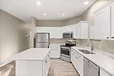 401 Hickory Lane N, Oakdale, MN 55128 - Photo 8