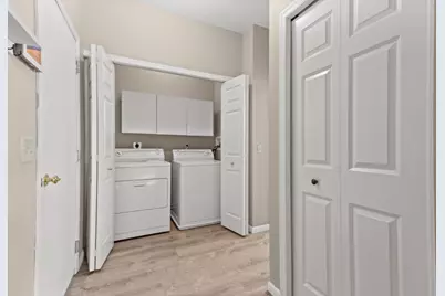 401 Hickory Lane N, Oakdale, MN 55128 - Photo 12