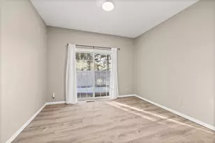 401 Hickory Ln N, Oakdale, MN 55128 - Photo 10