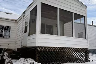 611 14th St NW, Austin, MN 55912 - Photo 2