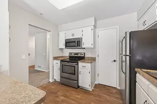 4339 Buckingham Ct, Vadnais Heights, MN 55127 - Photo 8