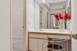 1201 Yale Pl, Minneapolis, MN 55403 - Photo 24