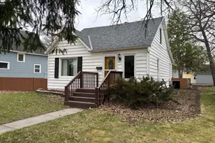 321 Tindolph Ave N, Thief River Falls, MN 56701 - Photo 2