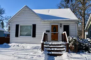 321 Tindolph Ave N, Thief River Falls, MN 56701 - Photo 1