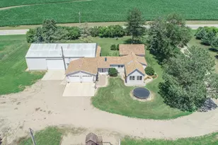 270 31st St, Hills, MN 56138 - Photo 8