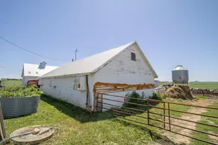 270 31st St, Hills, MN 56138 - Photo 20