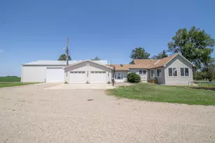 270 31st St, Hills, MN 56138 - Photo 2