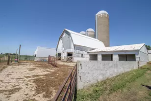 270 31st St, Hills, MN 56138 - Photo 30