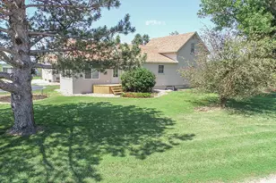 270 31st St, Hills, MN 56138 - Photo 4