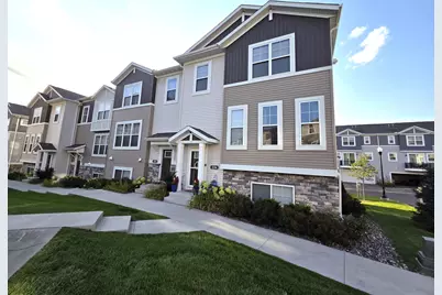 2234 Gateway Curve, North Saint Paul, MN 55109 - Photo 1