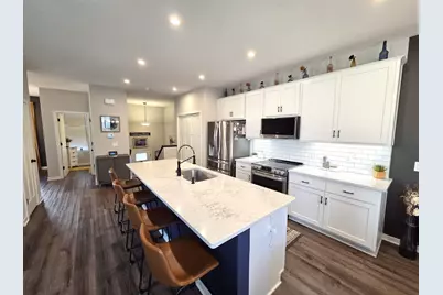 2234 Gateway Curve, North Saint Paul, MN 55109 - Photo 12