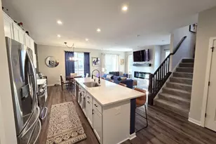 2234 Gateway Curv, North Saint Paul, MN 55109 - Photo 6