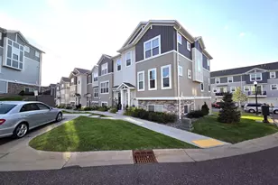 2234 Gateway Curv, North Saint Paul, MN 55109 - Photo 2