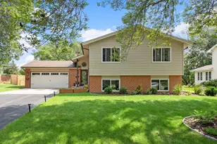 8920 Darnel Rd, Eden Prairie, MN 55347 - Photo 2