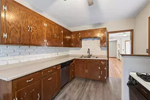 305 Osceola Ave S, Saint Paul, MN 55102 - Photo 16
