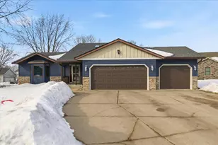 727 Garden Pl, Sauk Rapids, MN 56379 - Photo 1