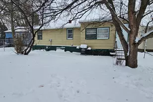 414 Crocker Ave S, Thief River Falls, MN 56701 - Photo 4