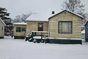 414 Crocker Ave S, Thief River Falls, MN 56701 - Photo 2