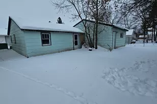 414 Crocker Ave S, Thief River Falls, MN 56701 - Photo 4