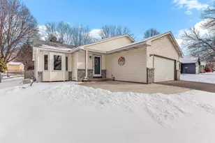 9235 Jeffery Ave S, Cottage Grove, MN 55016 - Photo 2