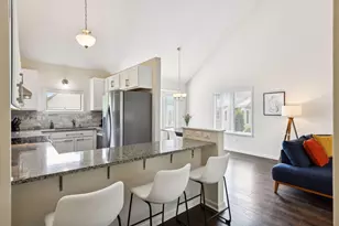 2824 Kenwood Isles Dr, Minneapolis, MN 55408 - Photo 20