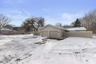 1074 Carmel Ct, Shoreview, MN 55126 - Photo 2