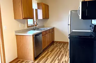 2027 Brittany Ct, Shakopee, MN 55379 - Photo 4