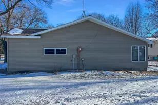 413 N 1st Ave W, Truman, MN 56088 - Photo 4