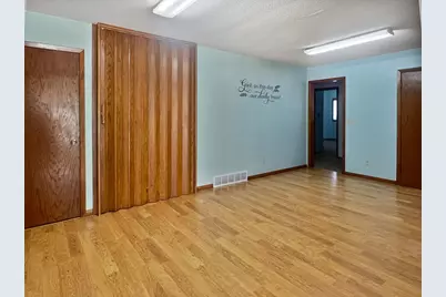 413 N 1st Avenue W, Truman, MN 56088 - Photo 12