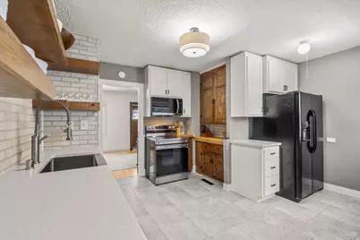 6828 Corvallis Avenue N, Crystal, MN 55428 - Photo 8