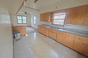 716 E 37th St, Hibbing, MN 55746 - Photo 2