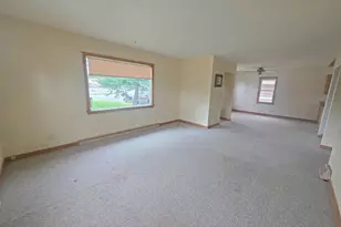 716 E 37th St, Hibbing, MN 55746 - Photo 6