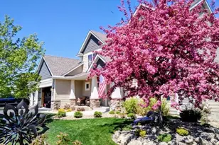 695 Rosa Ct, Eagan, MN 55123 - Photo 4